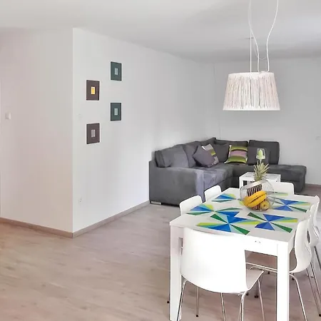3 Bedroom Beautiful In Lägenhet *
